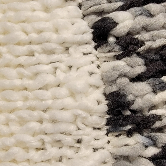 Cute! Gray Infinity Scarf ▪︎LC Lauren Conrad ▪︎Grays and Cream ▪︎ EUC - Picture 10 of 13